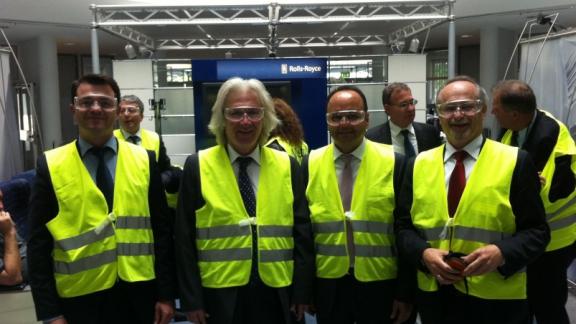 Büyükelçimiz Sayın Hüseyin Avni KARSLIOĞLU ve Büyükelçiliğimiz Diplomatları Rolls Royce fabrikasını ziyaret ettiler.