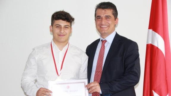Türk Gencinin Üstün Başarısı