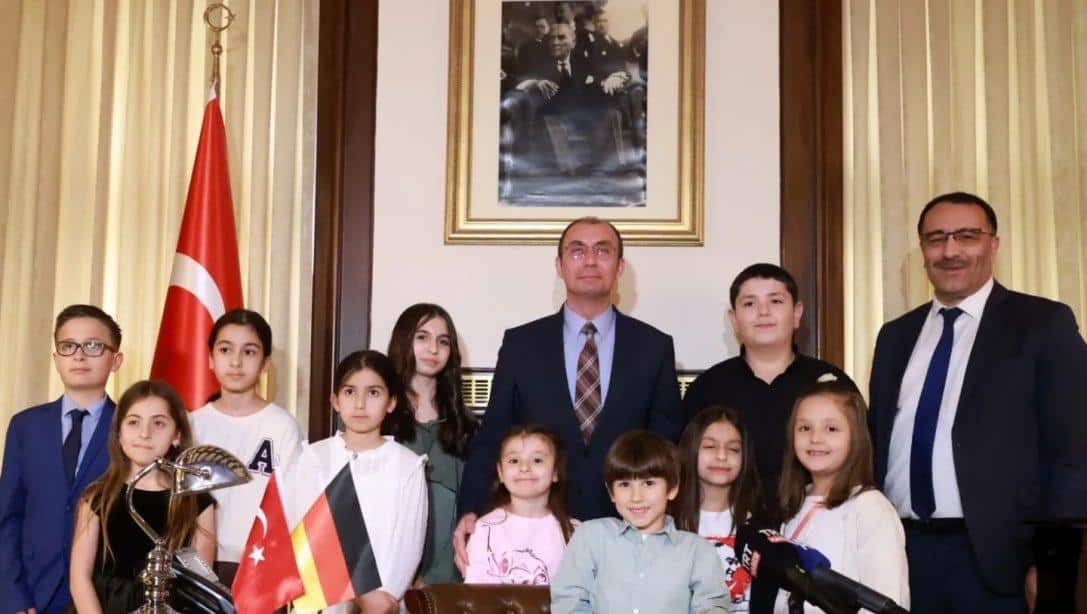 23 Nisan Ulusal Egemenlik ve Çocuk Bayramı kutlamaları kapsamında Başkonsolosumuz Sayın İlker Okan Şanlı'nın rezidansında makam devir teslimi olmuştur.