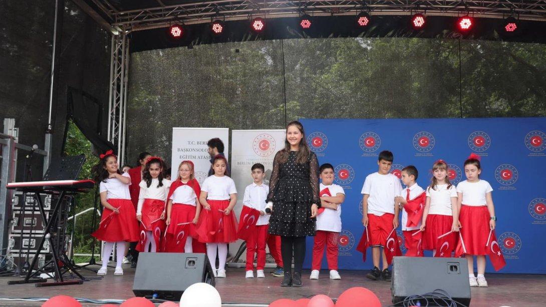 Çocuk ve Gençlik Festivalini coşkulu bir törenle kutladık